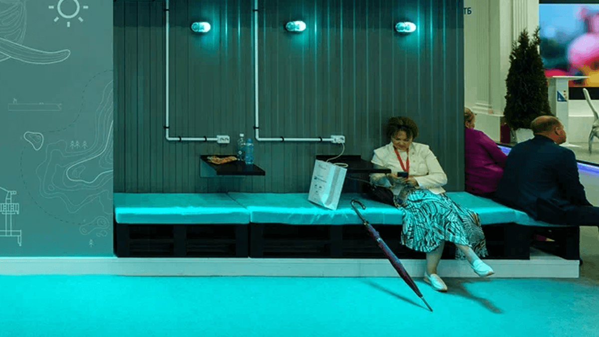 Зона отдыха выполнена из паллет