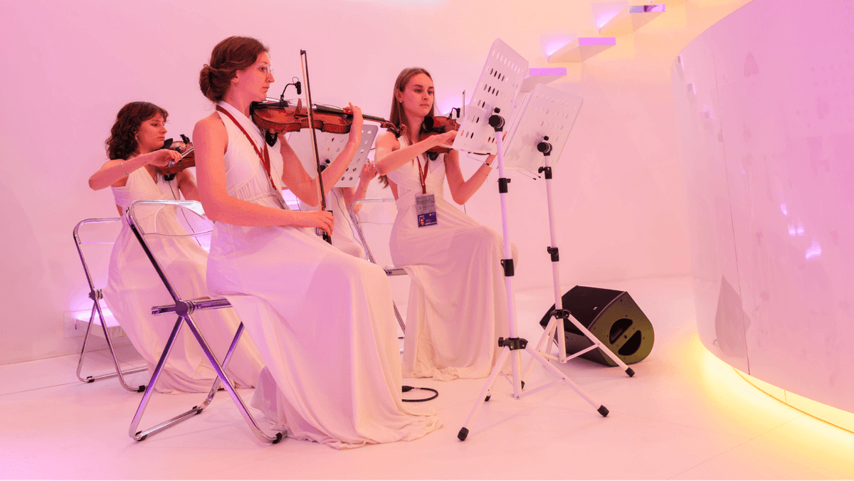 ЖИВОЙ ОРКЕСТР ИЗ ДЕСЯТИ ЧЕЛОВЕК